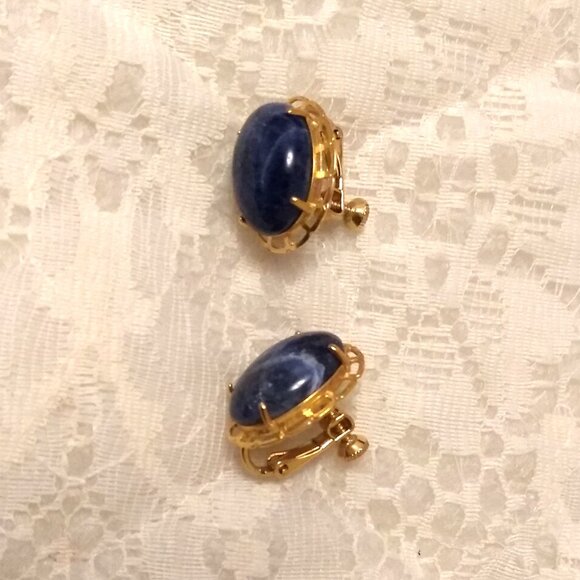 Vintage Gold Tone Oval Blue Stud Earrings Non-Pierced Screw Clip Earrings - Picture 7 of 9